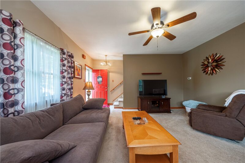 25 Sylvia Ave — photo 5