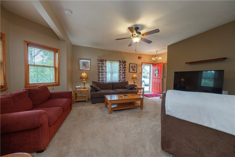 25 Sylvia Ave — photo 6