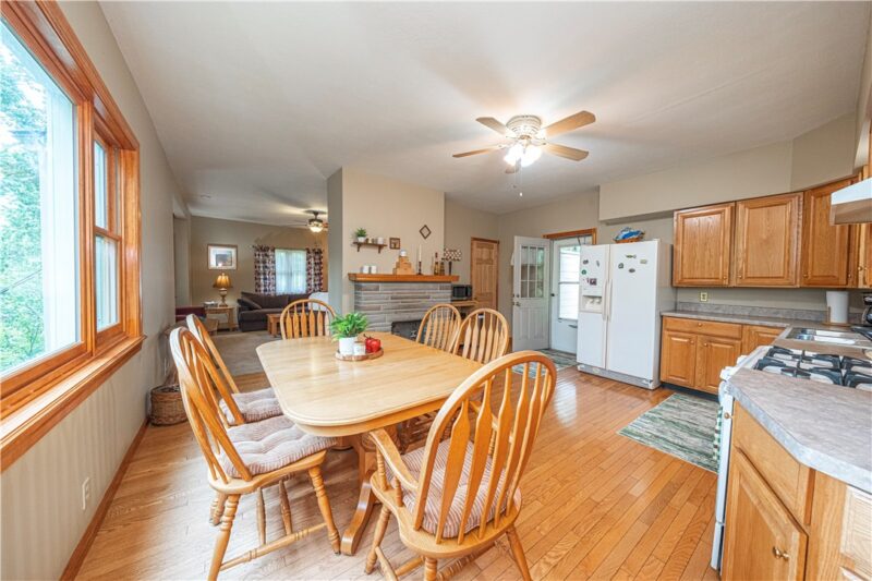 25 Sylvia Ave — photo 8