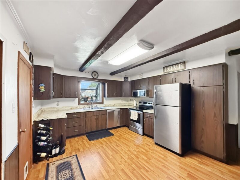 471 Insurance St — photo 8