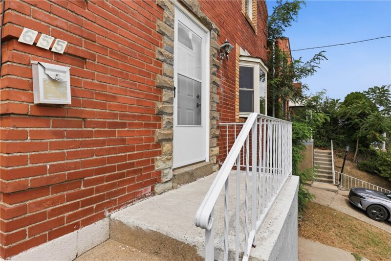 655 MAYVILLE AVENUE — photo 2
