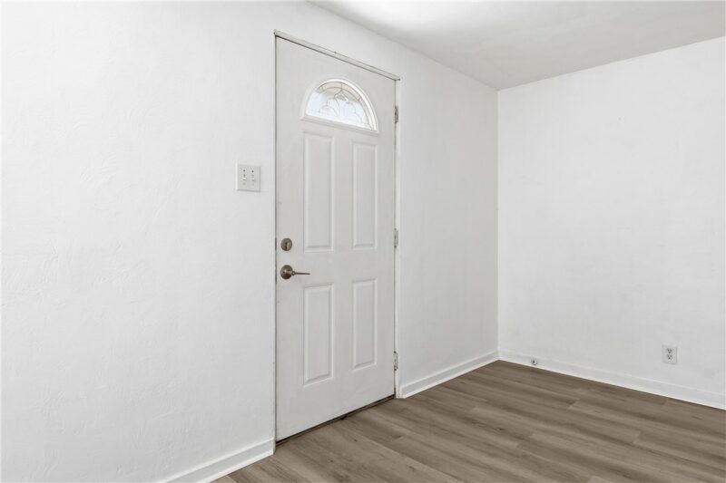 655 MAYVILLE AVENUE — photo 3
