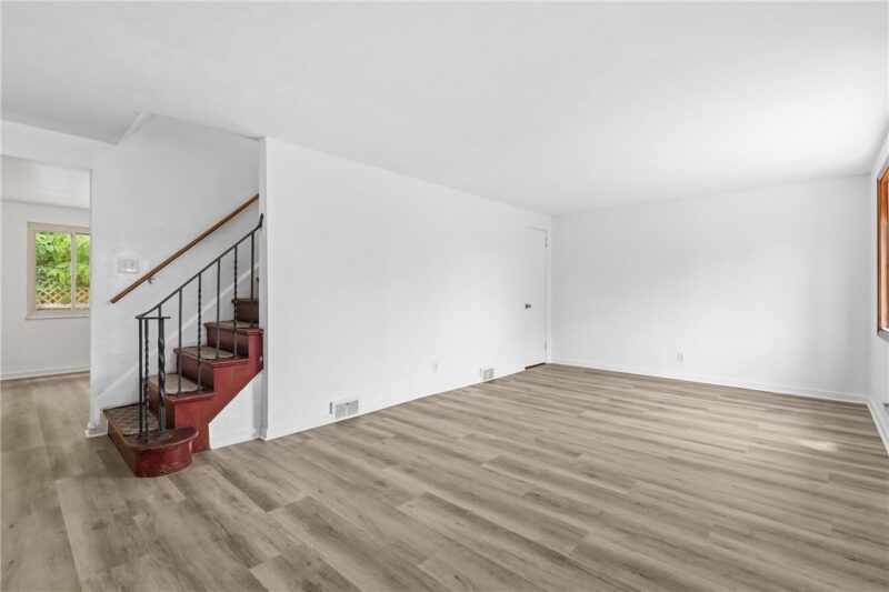 655 MAYVILLE AVENUE — photo 5