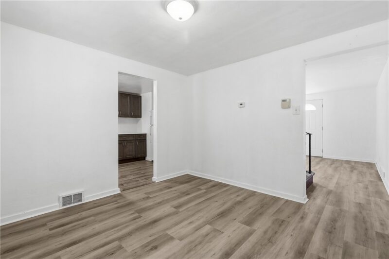 655 MAYVILLE AVENUE — photo 7
