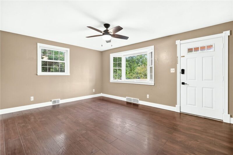 4702 S Woodland Cir — photo 3