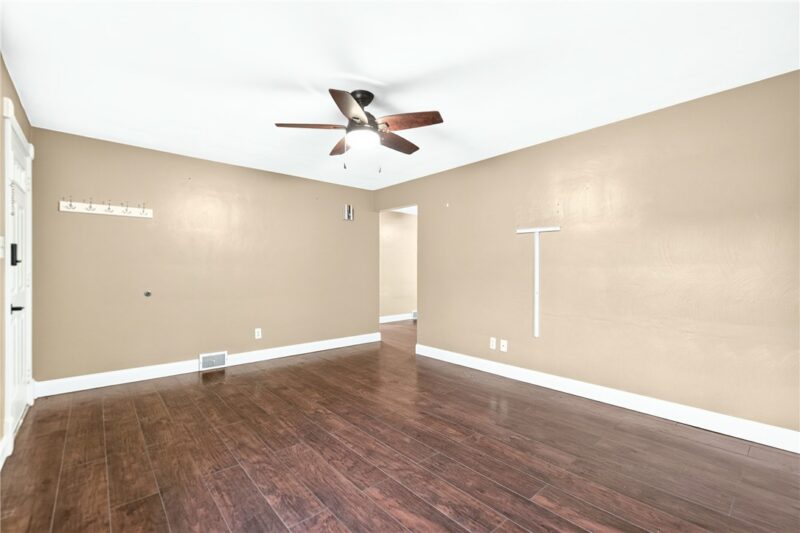 4702 S Woodland Cir — photo 6