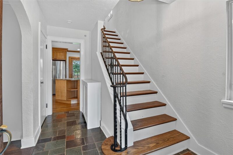 529 Hillcrest Place — photo 6