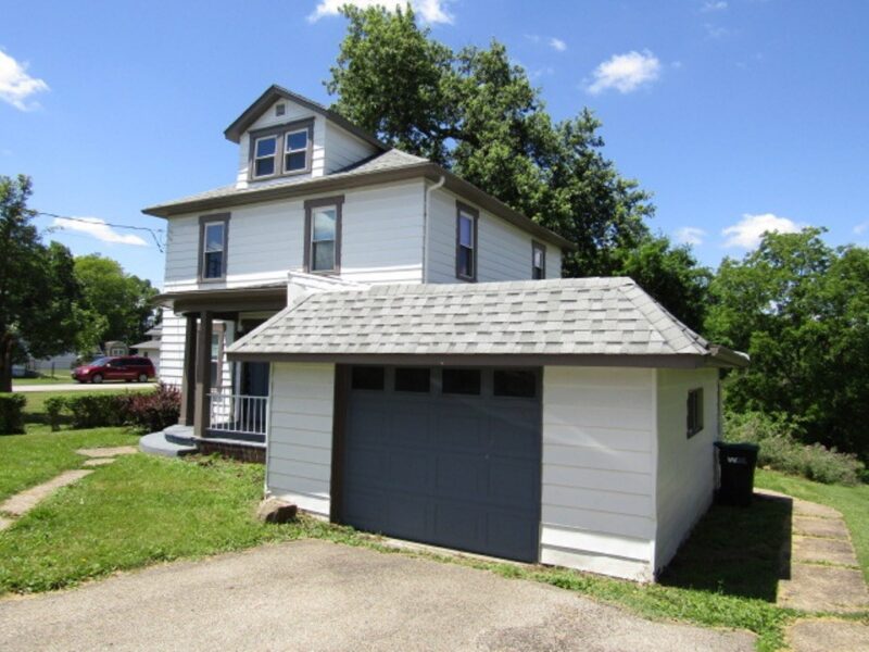 913 Locust Ave — photo 2