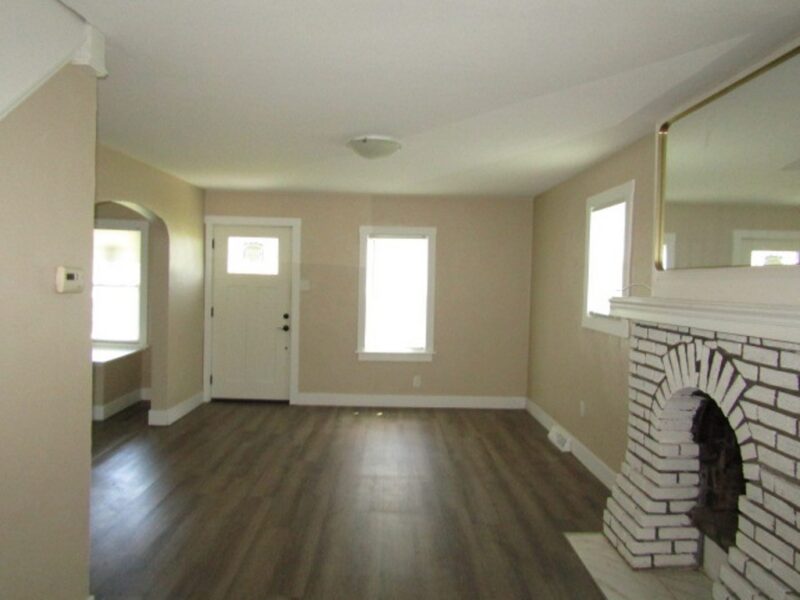 913 Locust Ave — photo 8