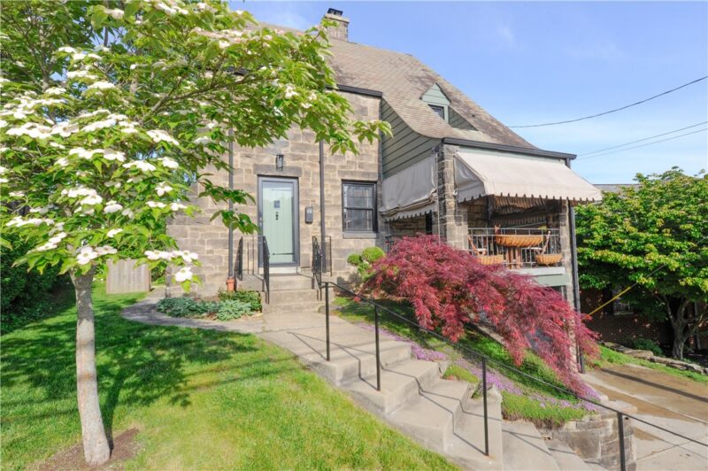 652 Royce Ave — photo 2
