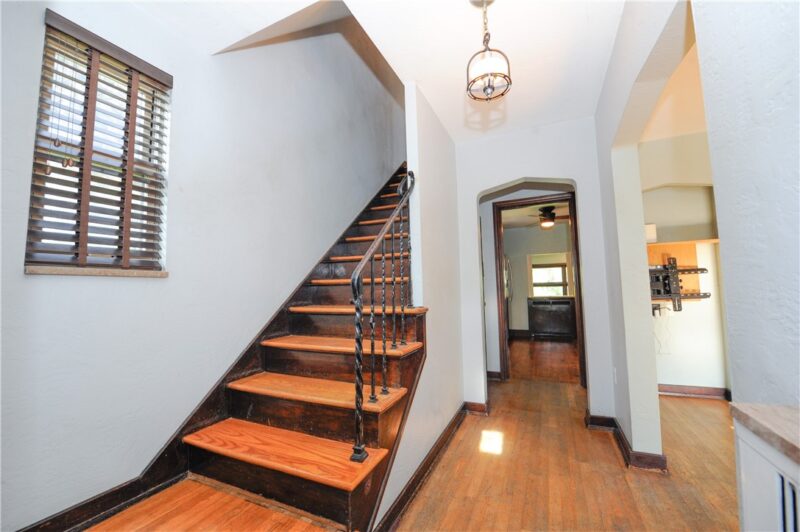 652 Royce Ave — photo 6