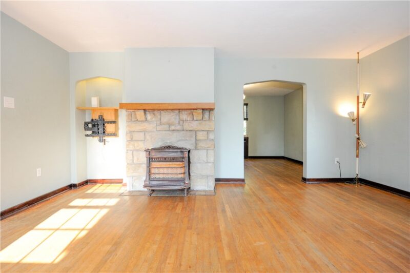 652 Royce Ave — photo 8