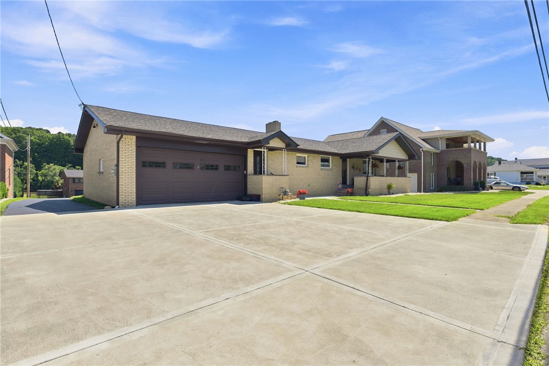 458 BOW STREET — photo 1