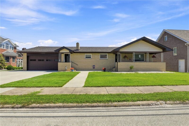 458 BOW STREET — photo 2