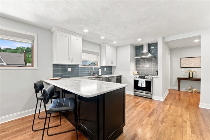 458 BOW STREET — photo 4