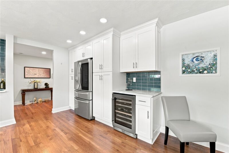 458 BOW STREET — photo 5