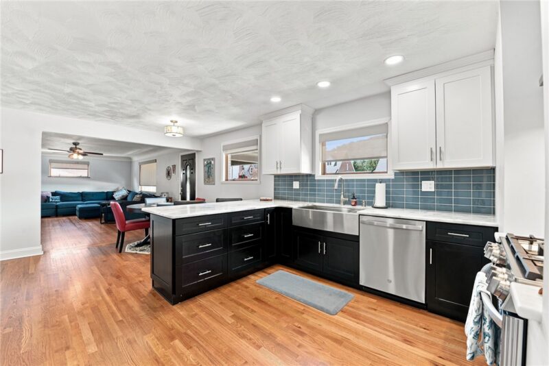 458 BOW STREET — photo 6