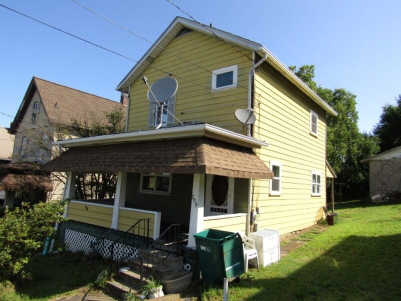 209 Park St — photo 2