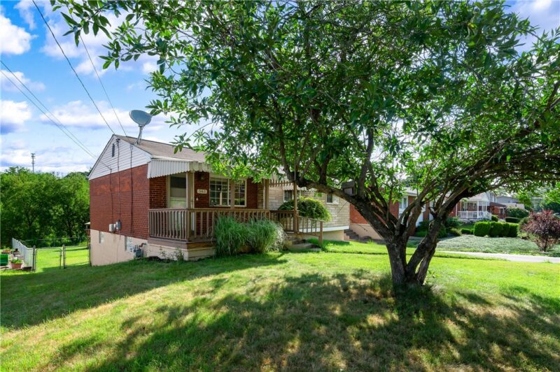 561 Anderson Ave — photo 3