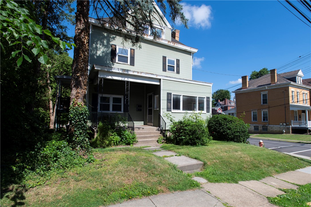 93 N Jackson Ave — photo 1