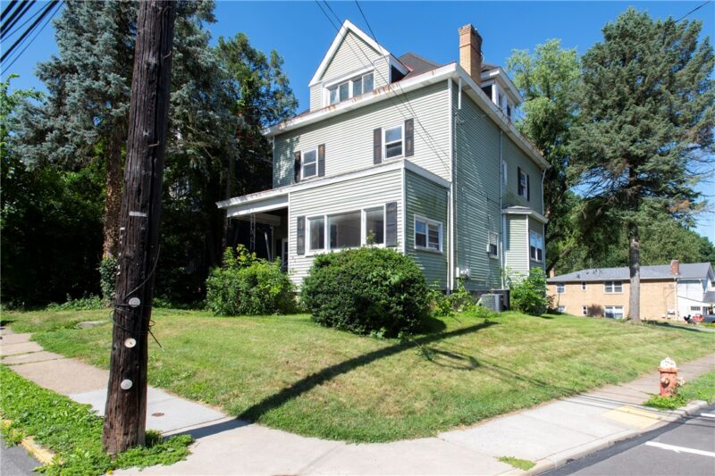 93 N Jackson Ave — photo 2