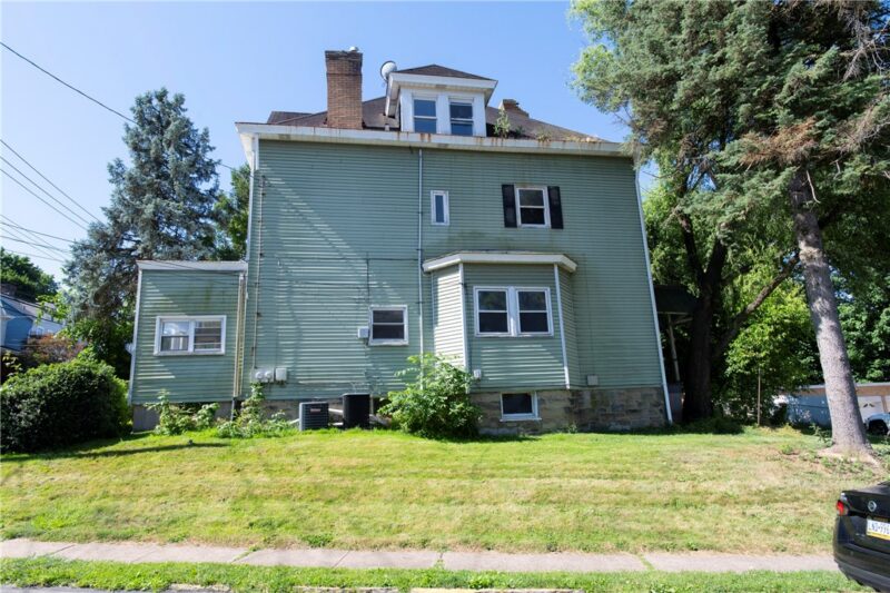 93 N Jackson Ave — photo 4
