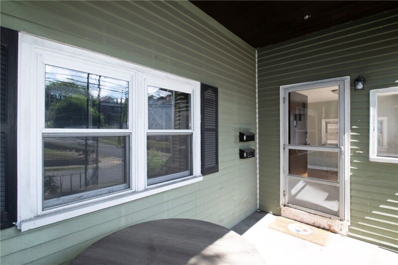 93 N Jackson Ave — photo 3