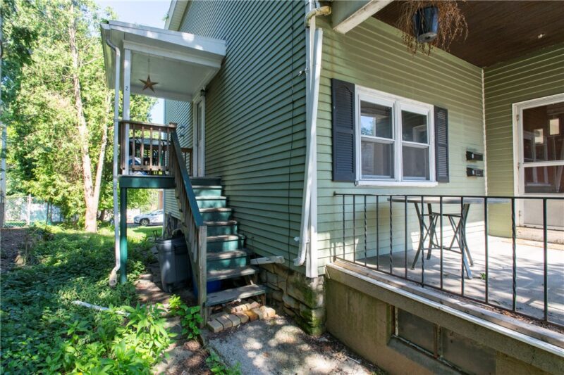 93 N Jackson Ave — photo 4