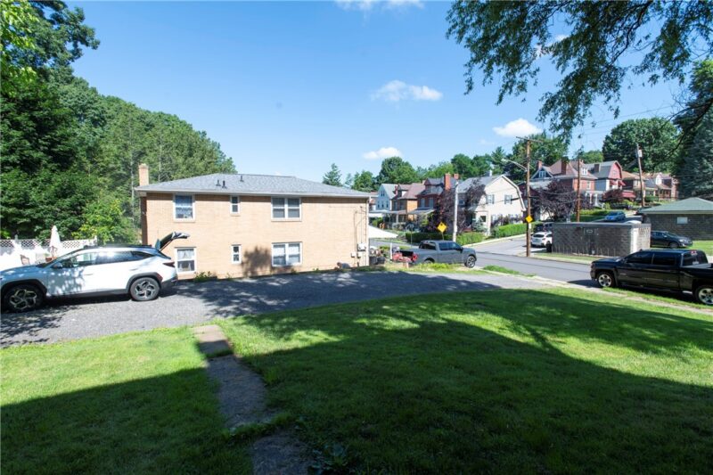 93 N Jackson Ave — photo 8