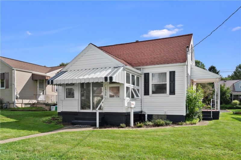 1738 Raymond Ave — photo 2