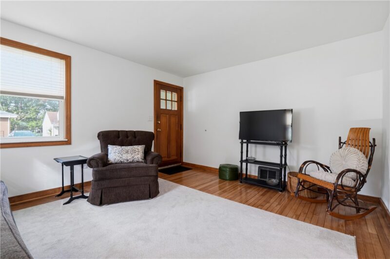 1738 Raymond Ave — photo 3