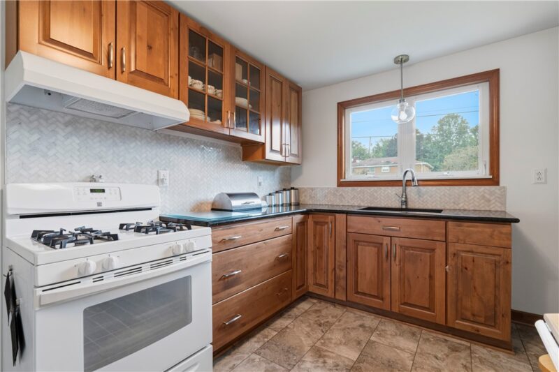 1738 Raymond Ave — photo 8