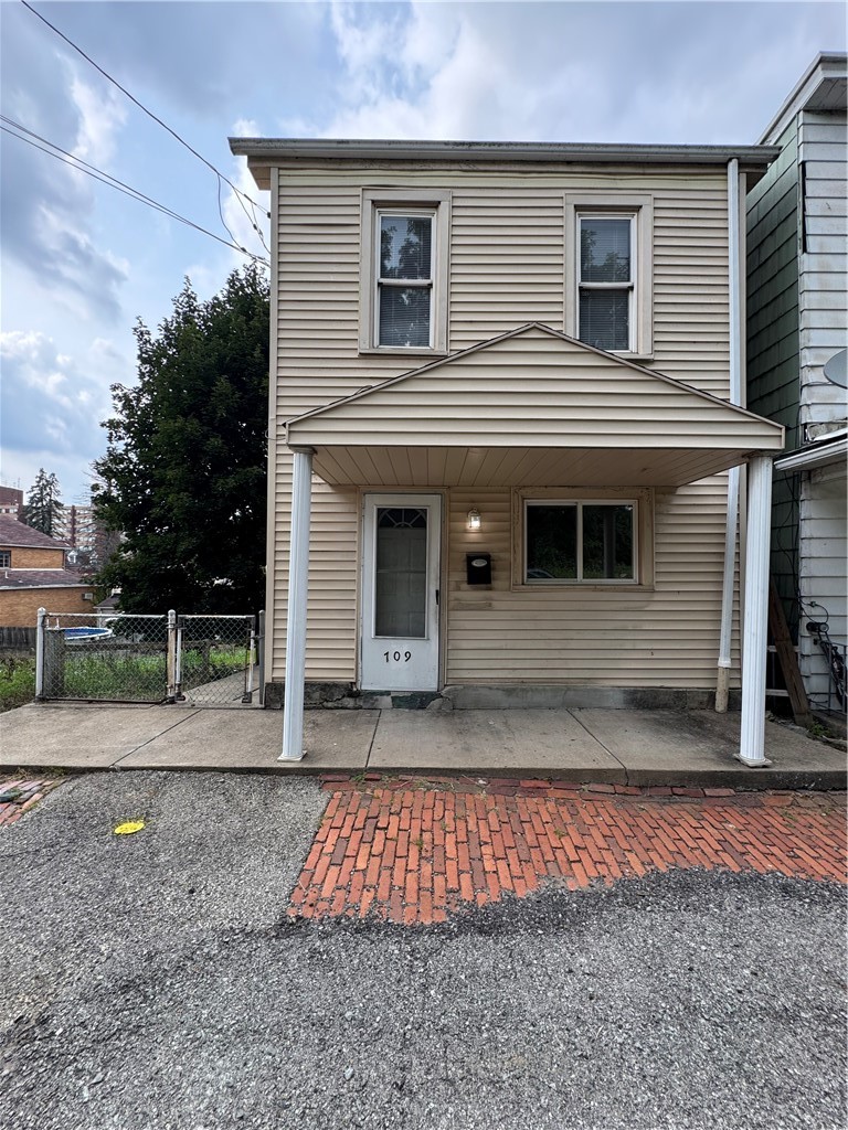 709 Fairview Ave — photo 1