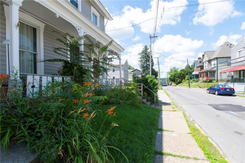 107 Sheridan Ave — photo 8