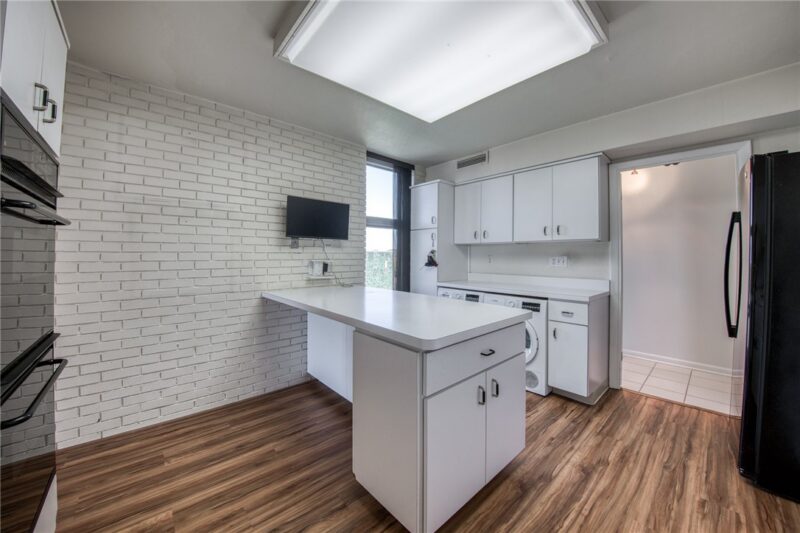 552 N Neville St PH2 — photo 8