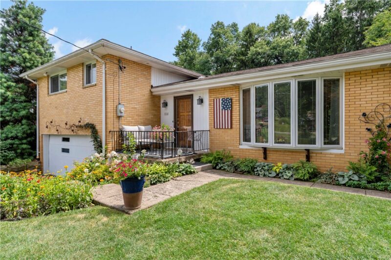 124 Oak Hills Manor — photo 3