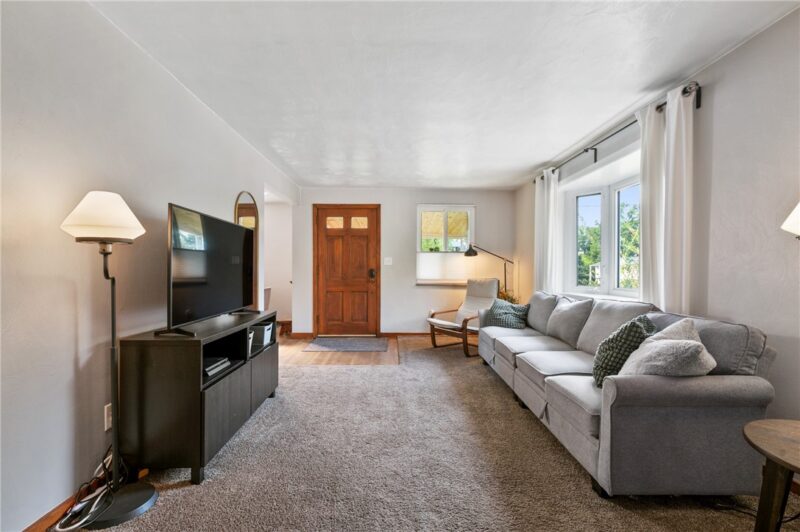 8354 Elaine Drive — photo 4