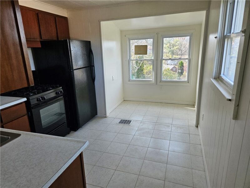 360 Edna St — photo 8