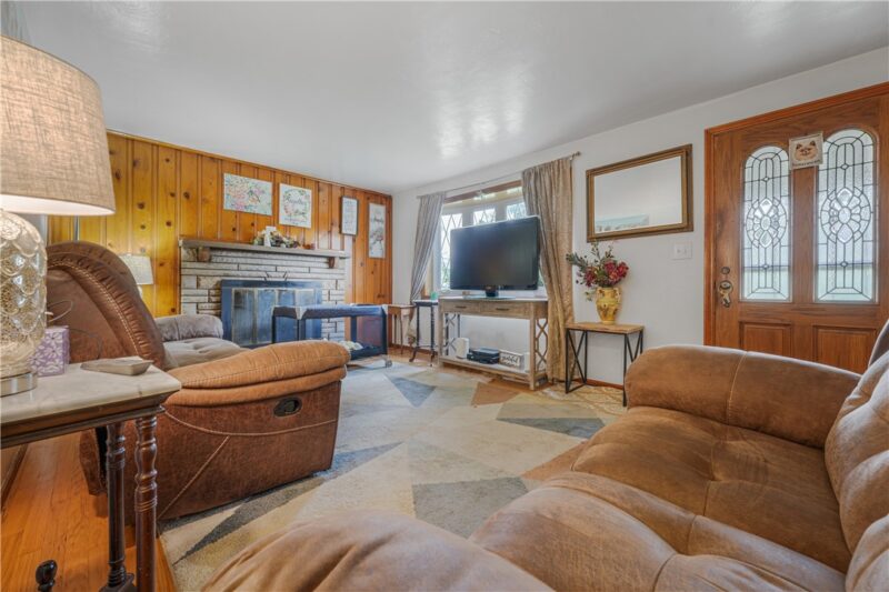 1364 Berryman Ave — photo 6