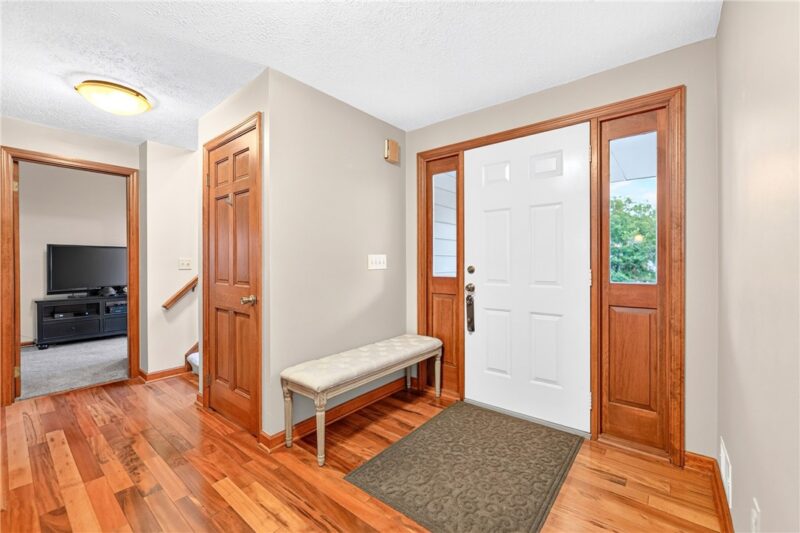 80 Donna Drive — photo 3