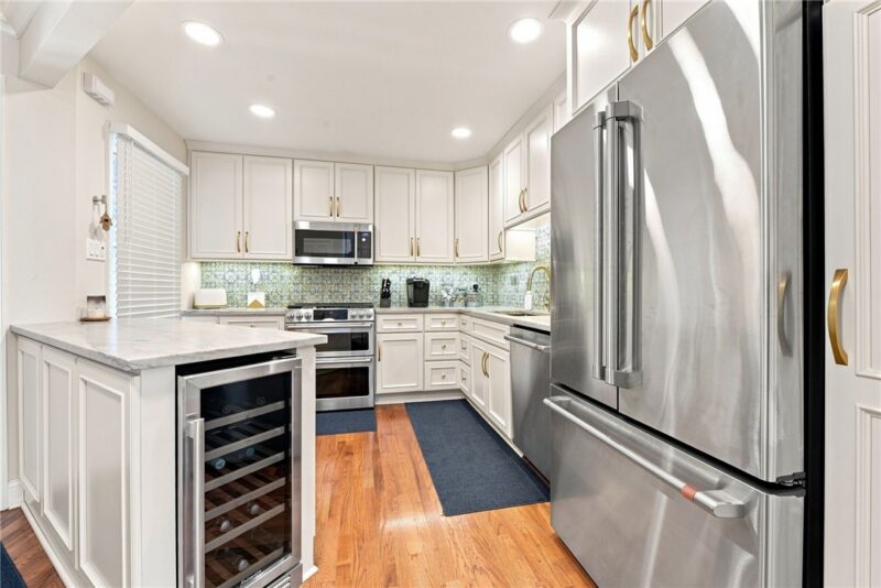 206 Waterside Dr — photo 2