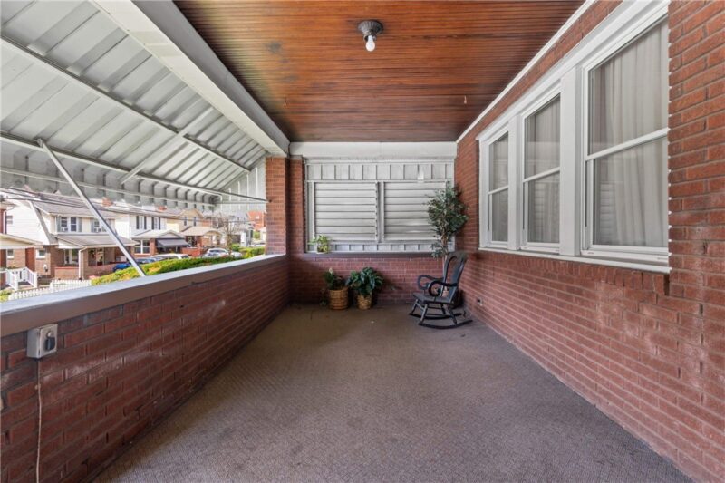 1035 Woodbourne Ave — photo 2
