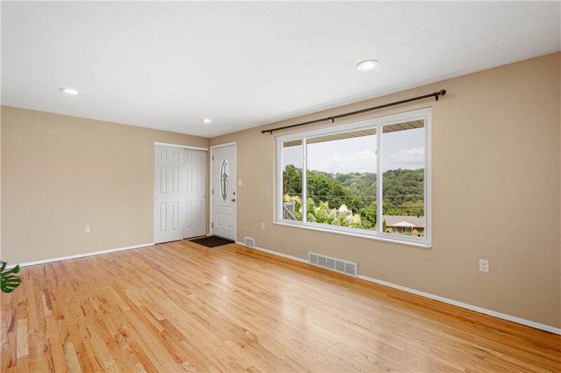 3190 Mayflower Dr — photo 5