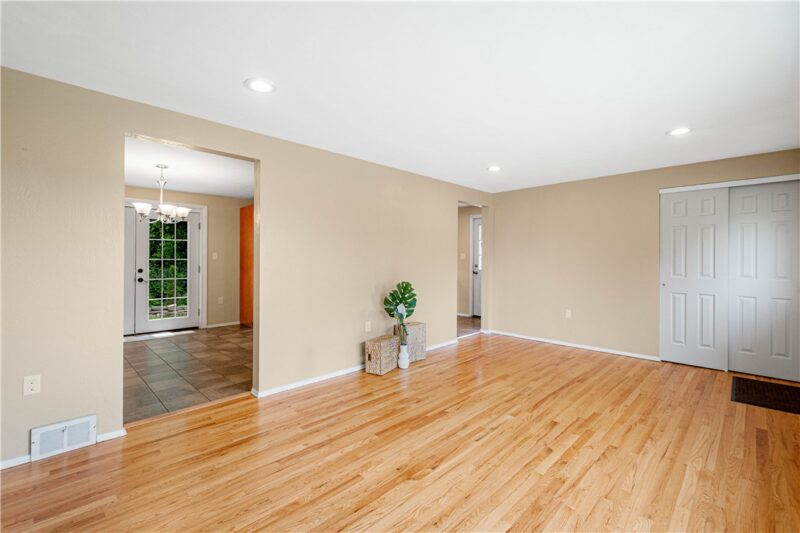 3190 Mayflower Dr — photo 7
