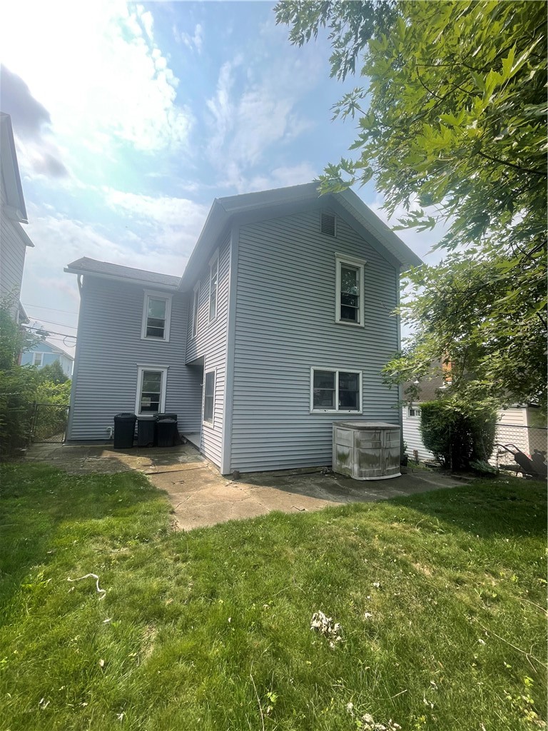 536 Adams St — photo 2