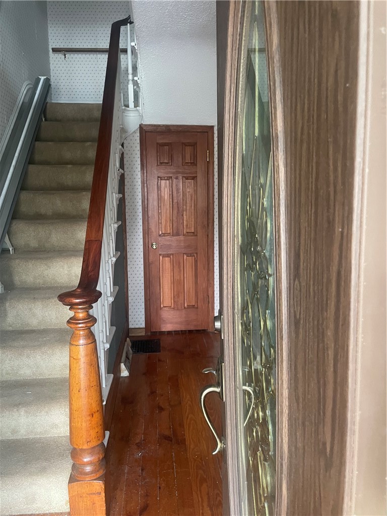536 Adams St — photo 4