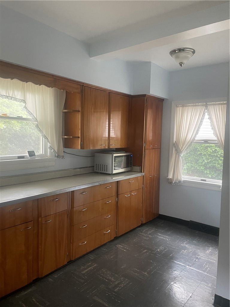 536 Adams St — photo 6