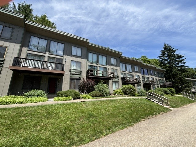 55 Valleyview Drive — photo 1