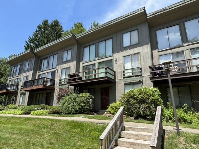 55 Valleyview Drive — photo 2