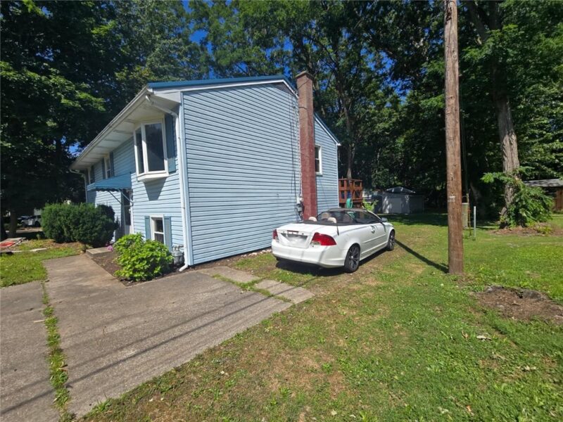 470 Glenridge Rd — photo 2